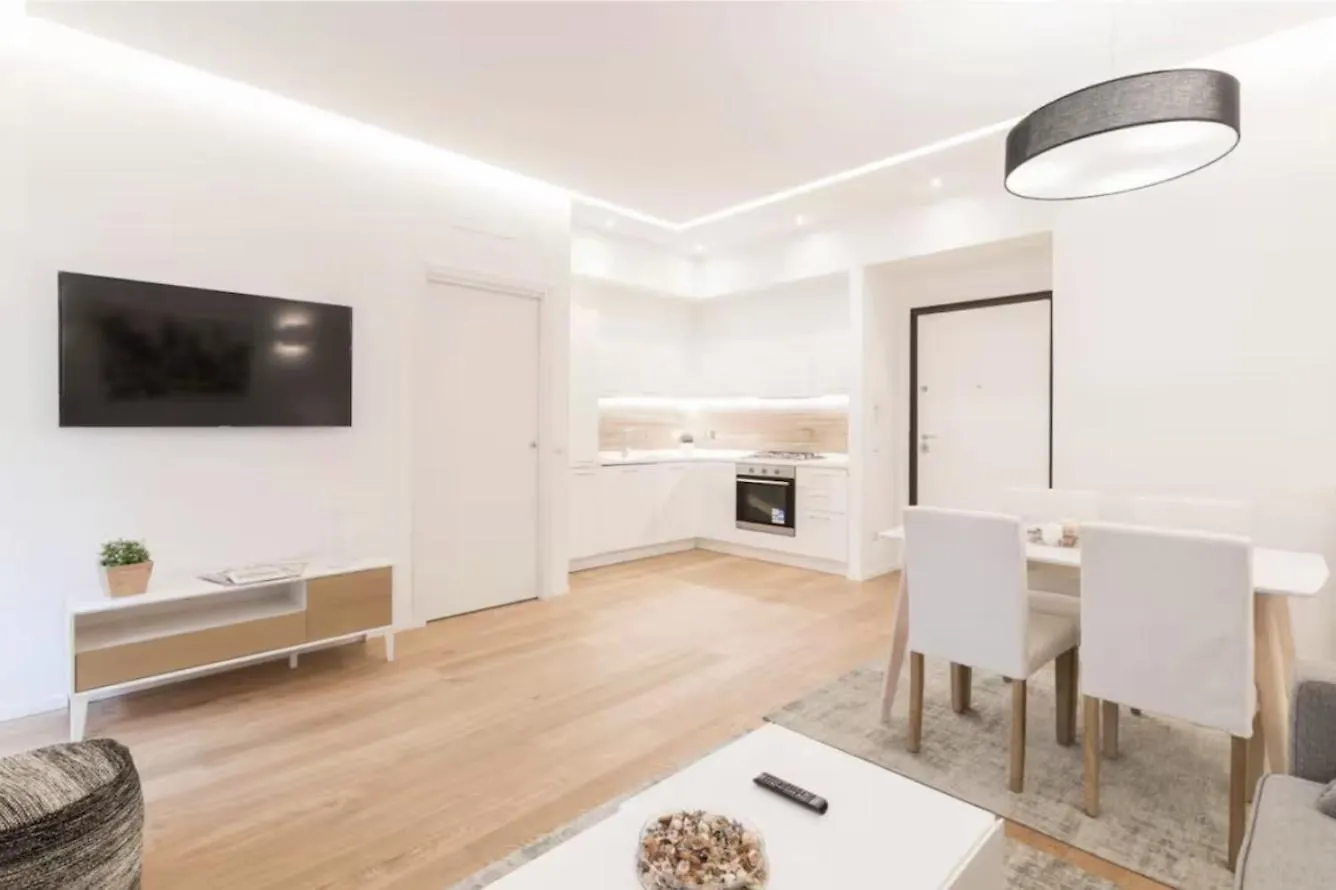 Cozy 1-Bedroom Flat With Balcony, Steps To Vatican Rome