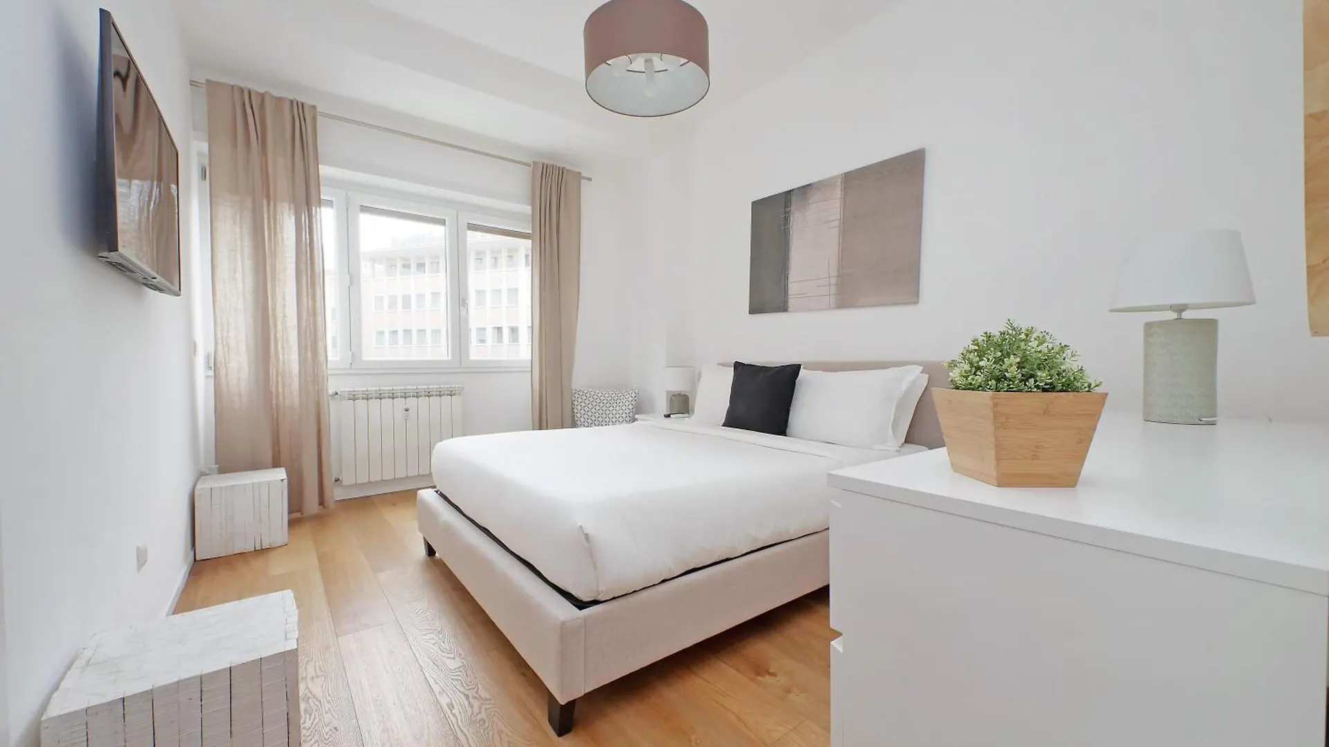 Cozy 1-Bedroom Flat With Balcony, Steps To Vatican Rome
