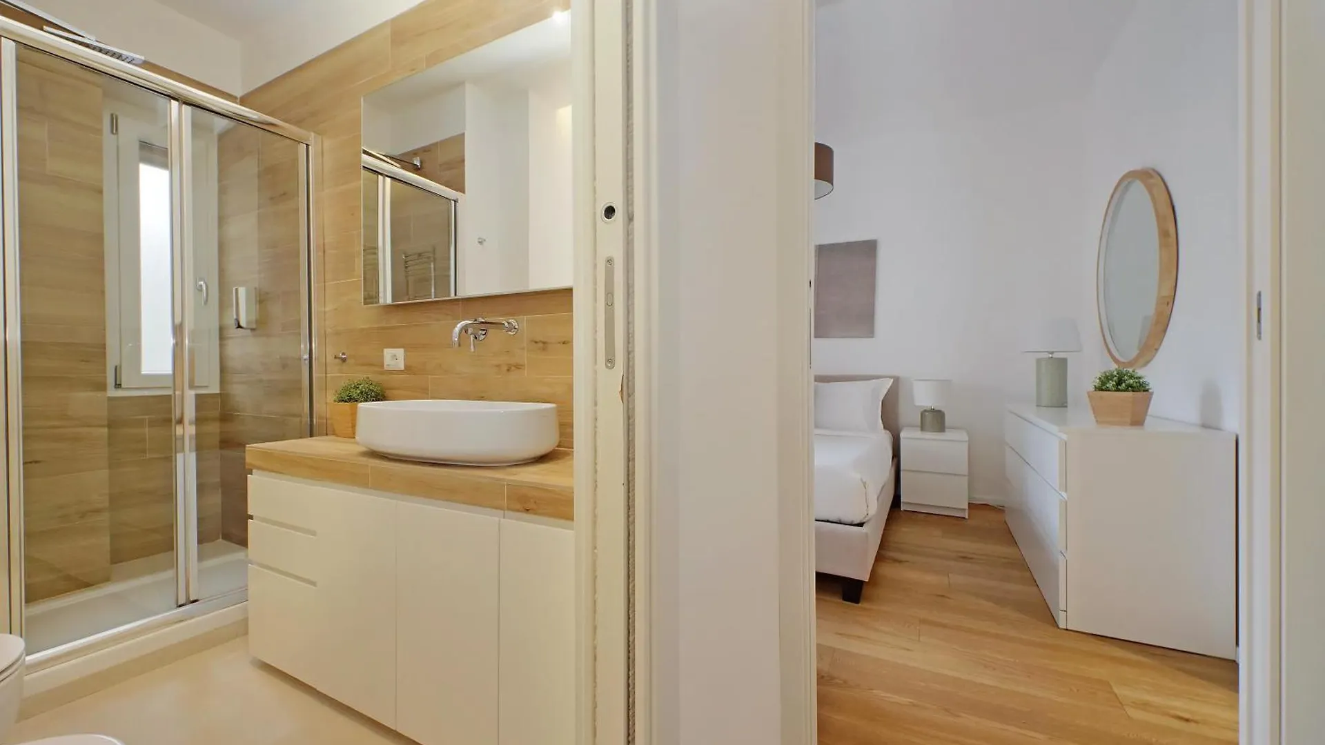 Cozy 1-Bedroom Flat With Balcony, Steps To Vatican Rome