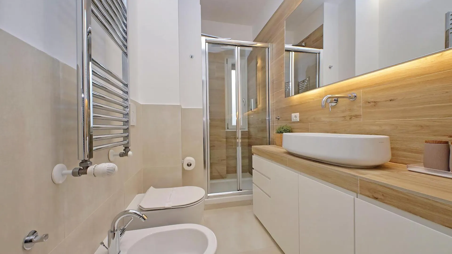 Apartment Cozy 1-Bedroom Flat With Balcony, Steps To Vatican Rome