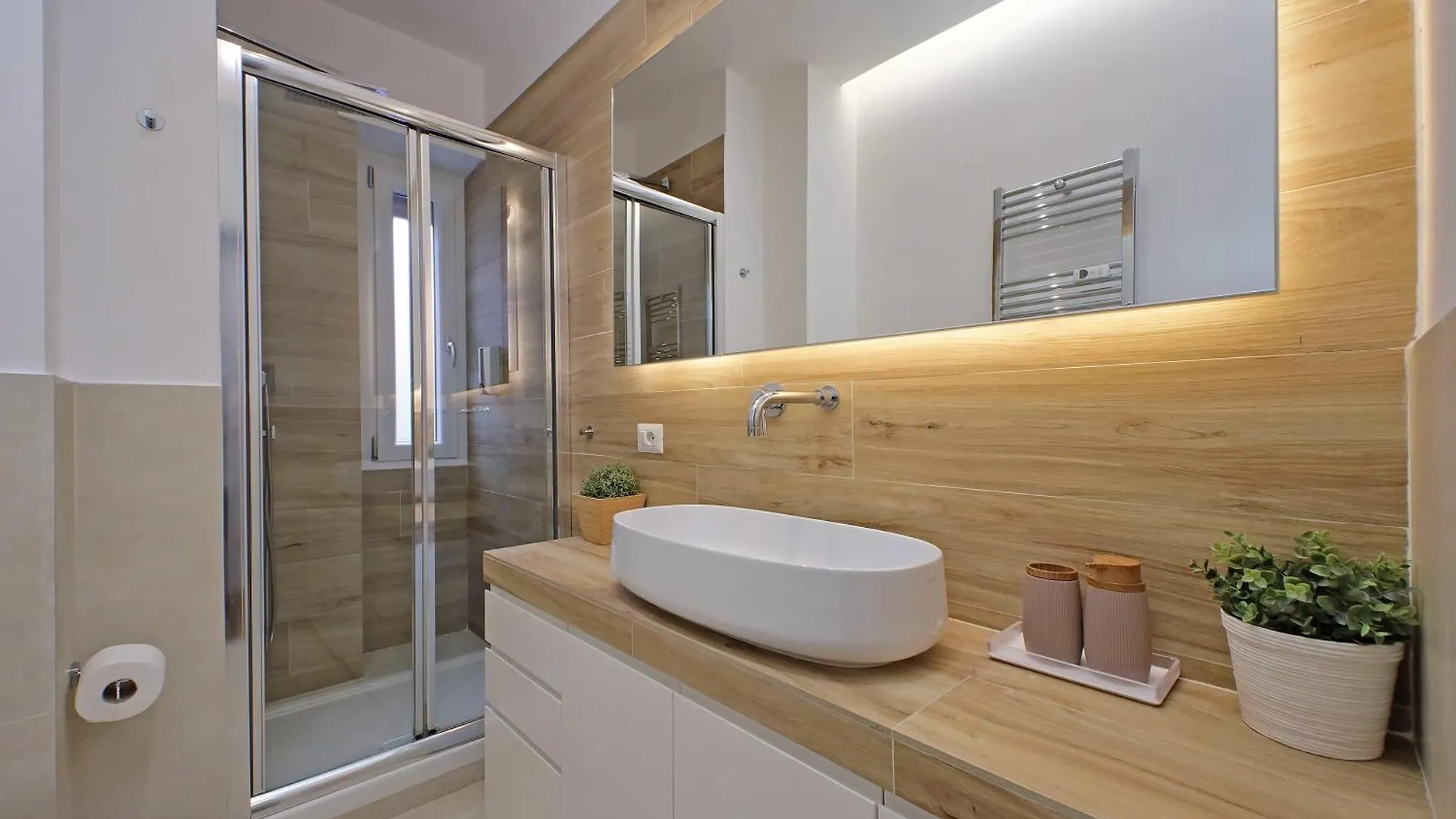 Cozy 1-Bedroom Flat With Balcony, Steps To Vatican Rome Apartment