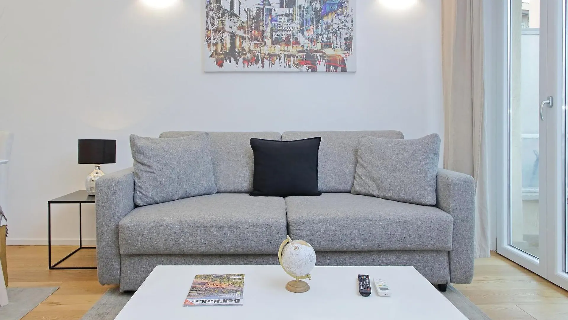 Cozy 1-Bedroom Flat With Balcony, Steps To Vatican Rome Apartment