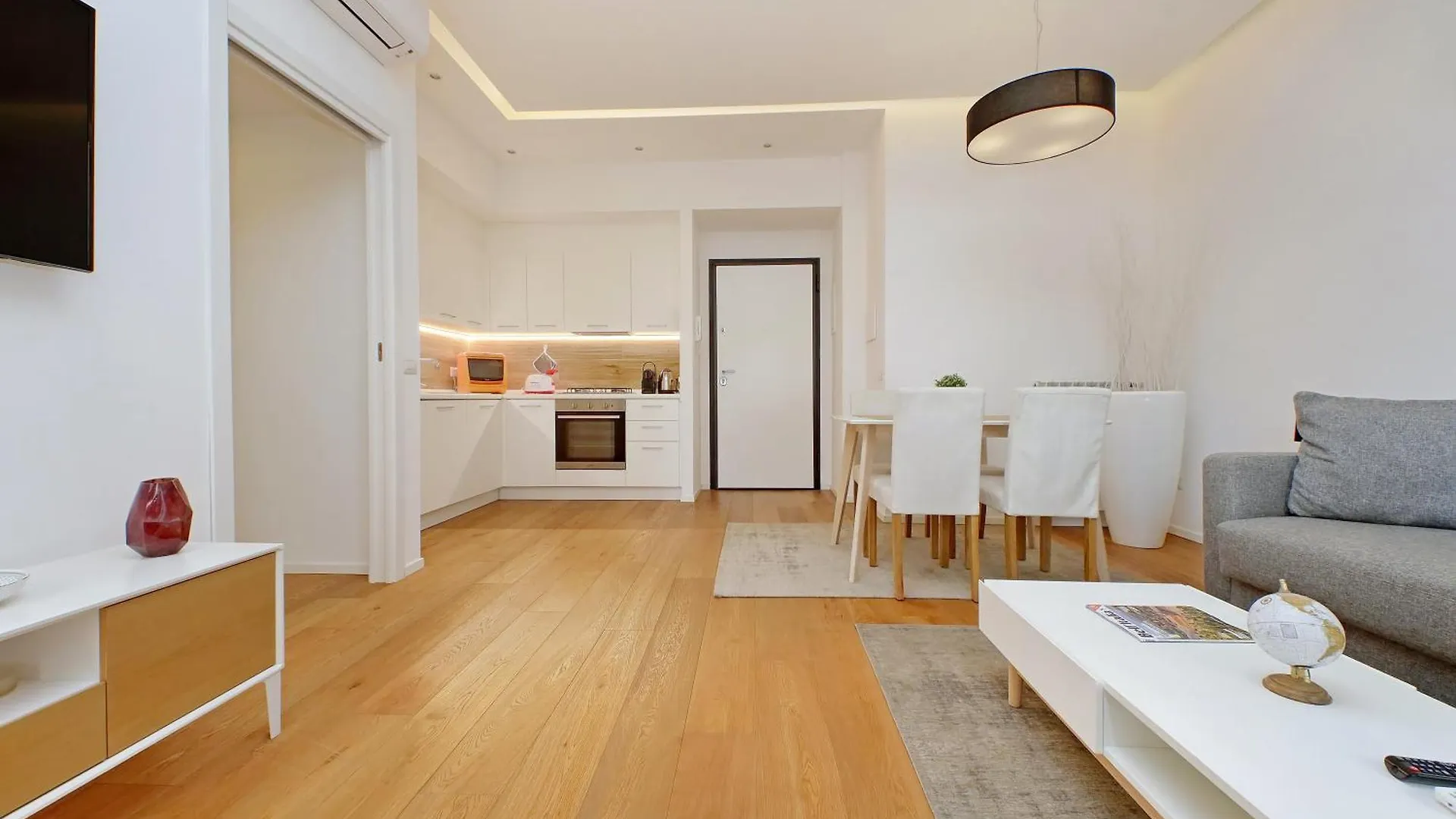 Cozy 1-Bedroom Flat With Balcony, Steps To Vatican Rome 0*,  Italy