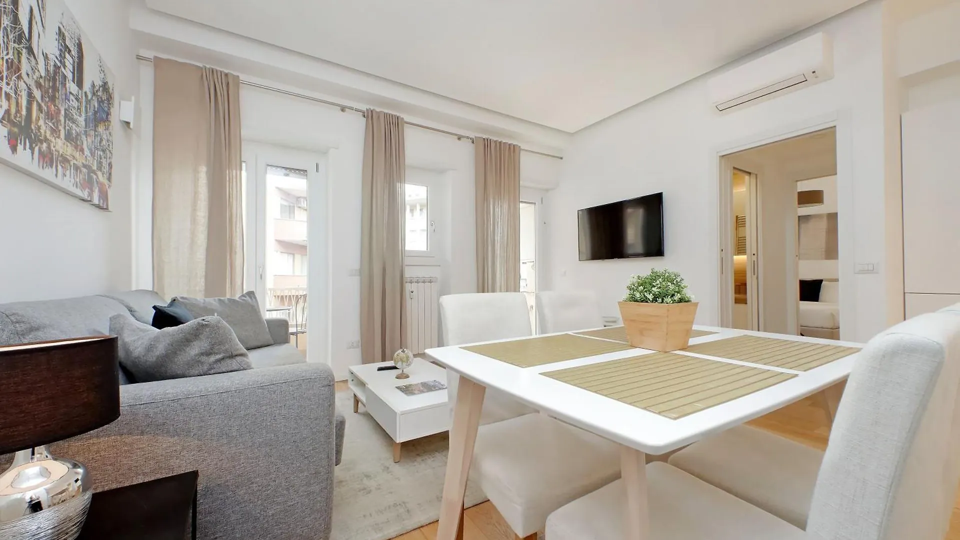 Cozy 1-Bedroom Flat With Balcony, Steps To Vatican Rome Apartment